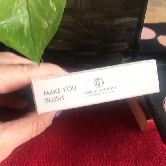 Cosmetics - Picture 2 of 5